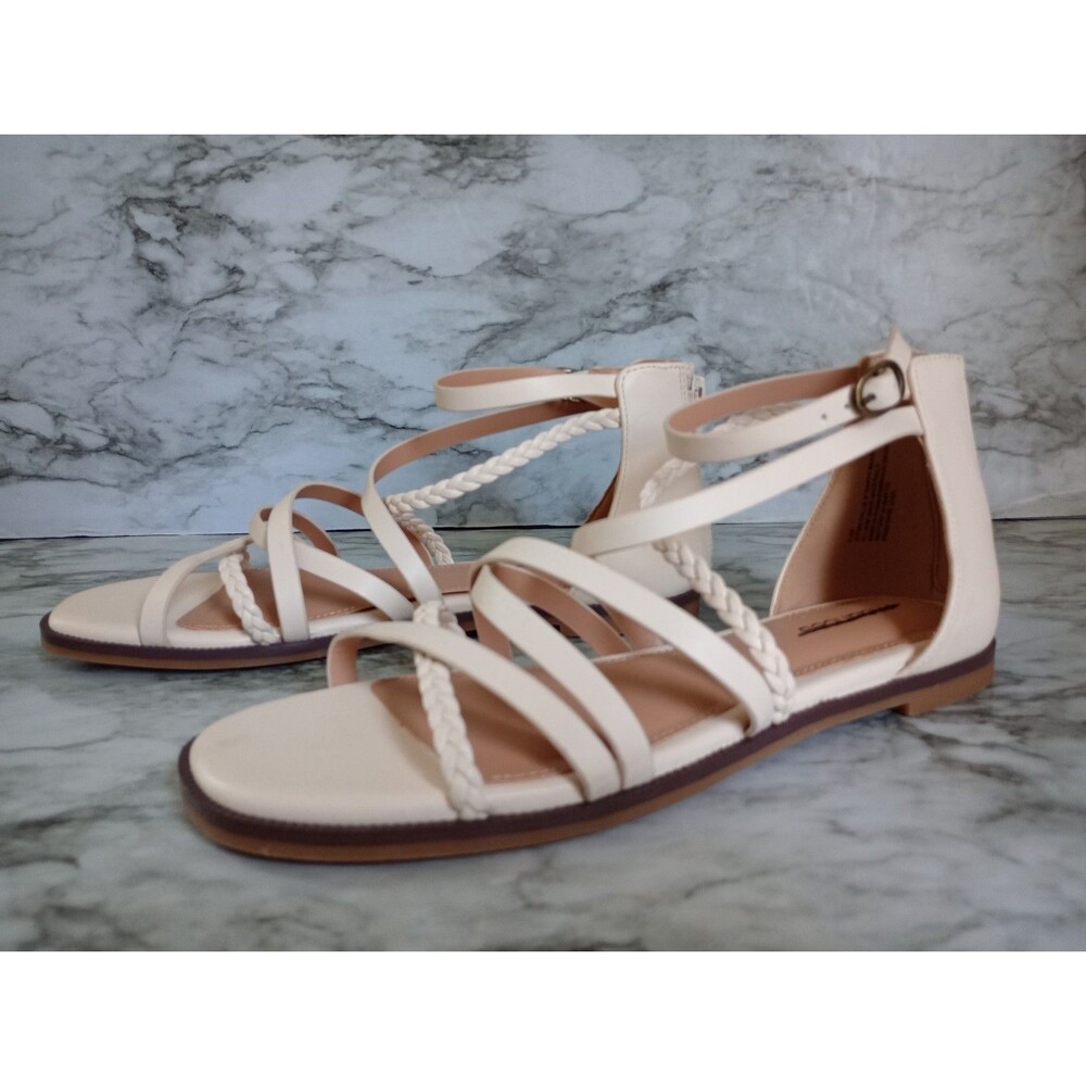 NWOT Maurices Cream Color Strappy Sandals Zipper Back Size 8.5
